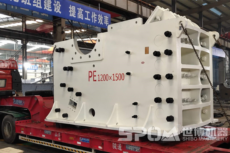 PE1200x1500超大型顎破機裝車發(fā)貨